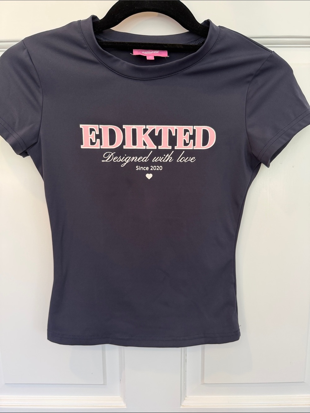 ✨nylon stretch✨Edikted Navy Short Sleeve Tee with Pink Logo